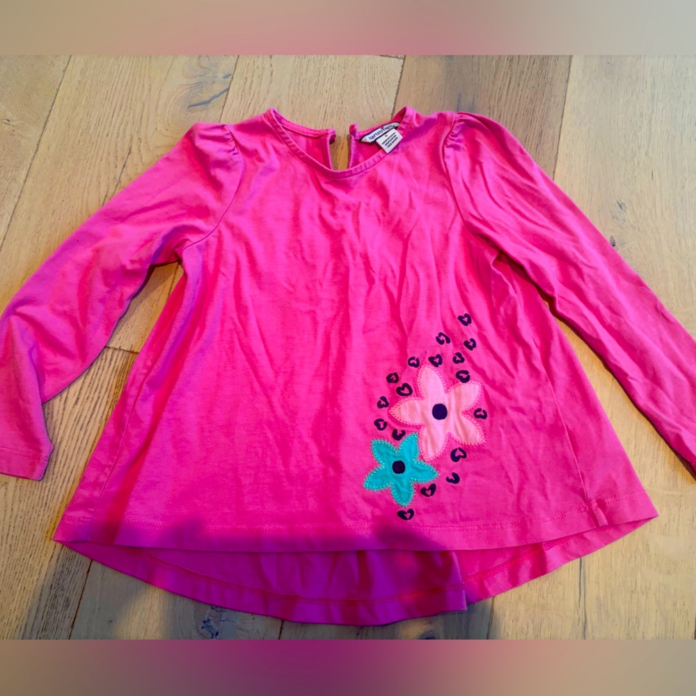 Size 5 adorable kids shirt.